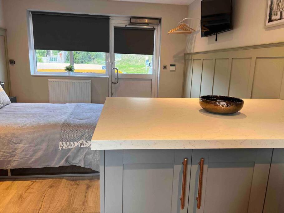 Seaview 1 Bed Open Condo - Free Parking Brighton Ngoại thất bức ảnh